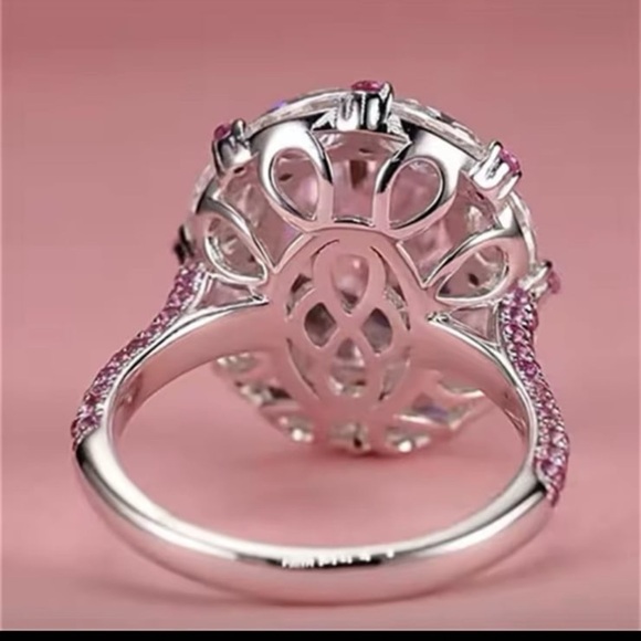 Brilliant finish oval amethyst 6.2CT silver ring with swarovski elements - Picture 6 of 13